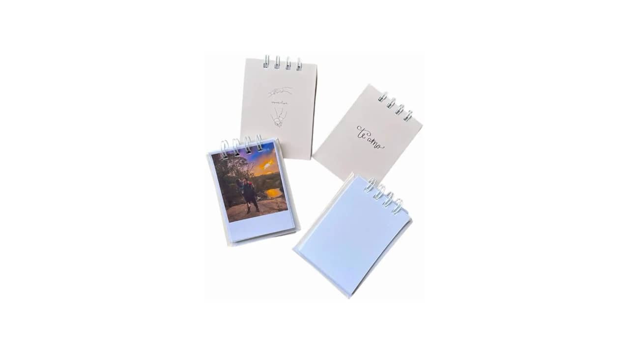 Qual o Melhor Álbum de Figurinhas Personalizado para Namorados: Análise e Recomendações