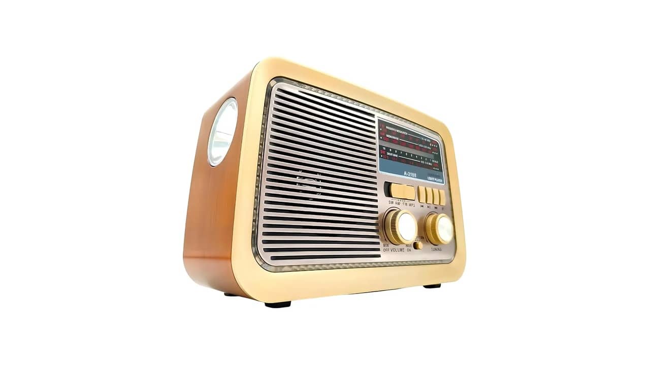 Qual o Melhor Rádio Retrô Am/Fm Sw: Lanterna e Bluetooth Incluídos